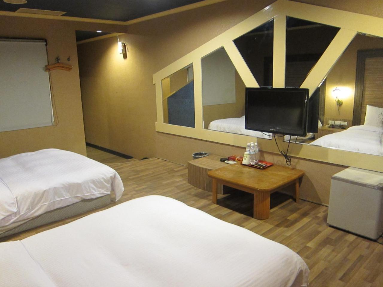 Da Chien Hotel Kaohsiung Luaran gambar